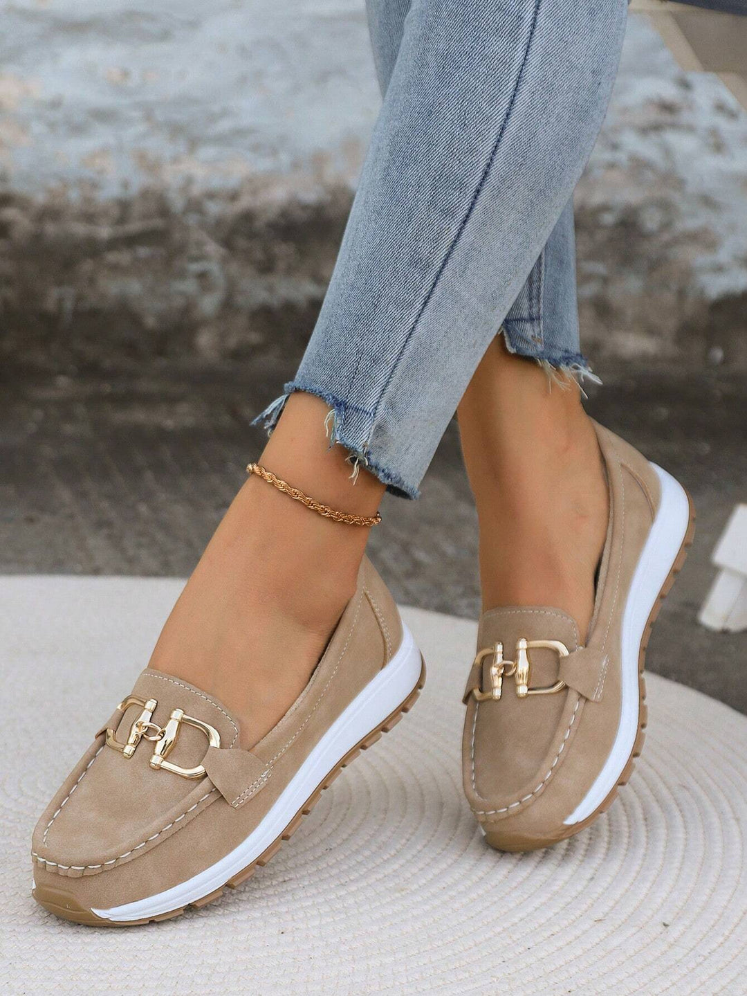 Women's square-toe loafers with gold-tone chain detail