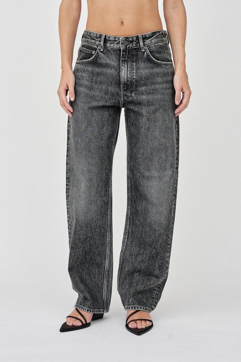 Women's black straight-leg 5-pocket jeans, mid-rise