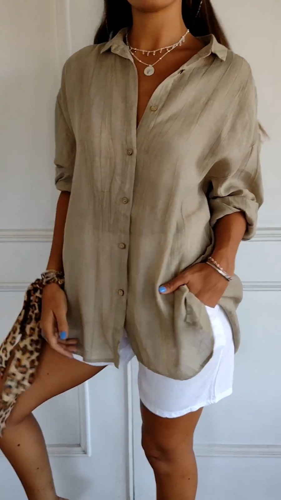 Women's Oversized Button-Down Shirt With Side Pockets