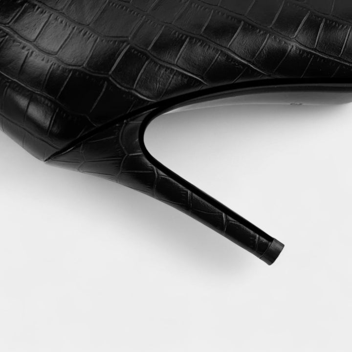 Andrea | Pointed-Toe Boots with Refined Detail