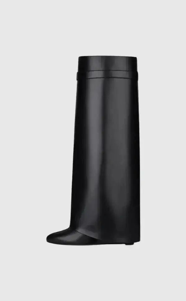 Diana | Classic Boots with Refined Detail