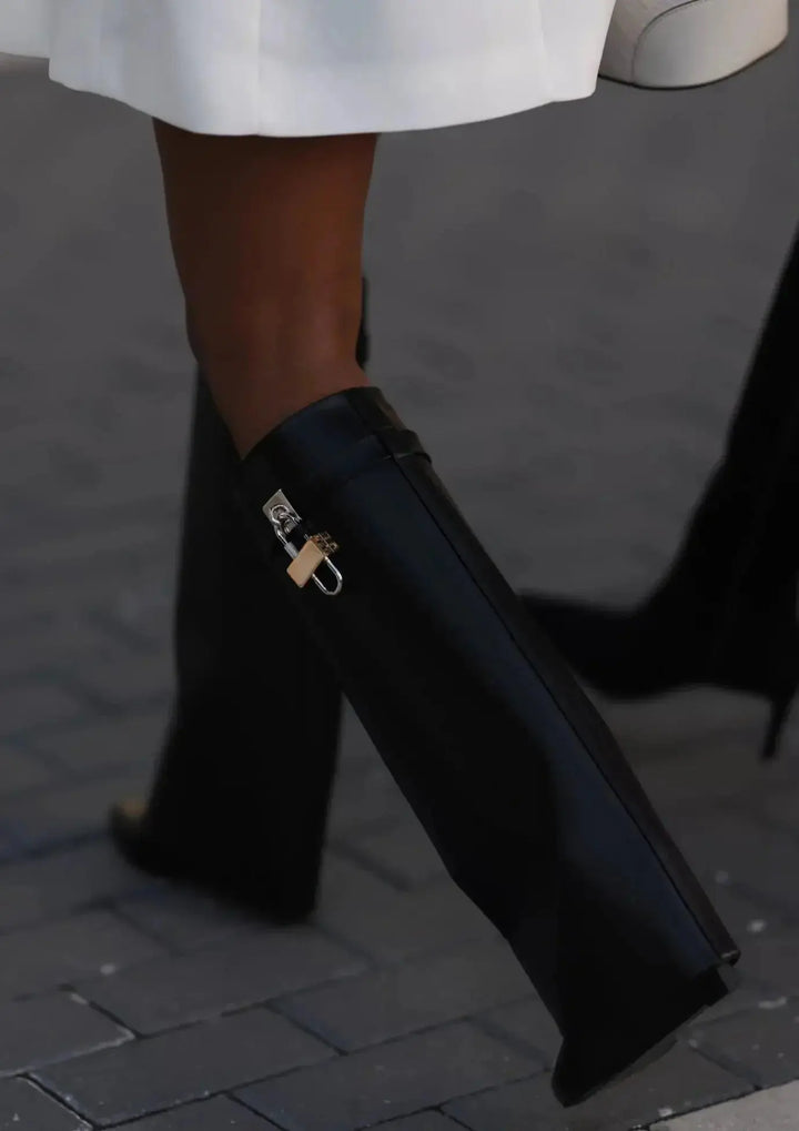 Diana | Classic Boots with Refined Detail