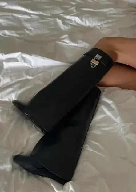 Diana | Classic Boots with Refined Detail