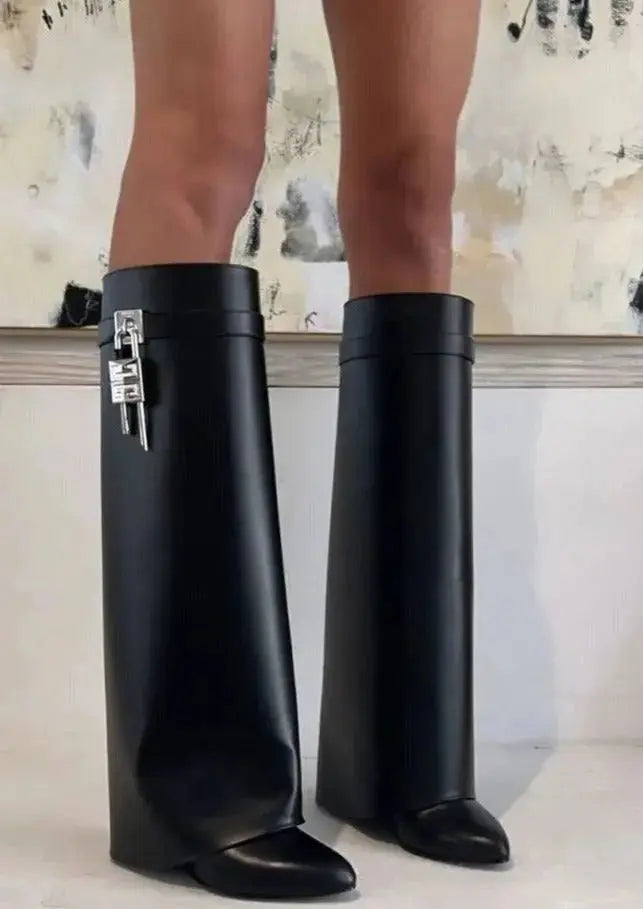 Diana | Classic Boots with Refined Detail
