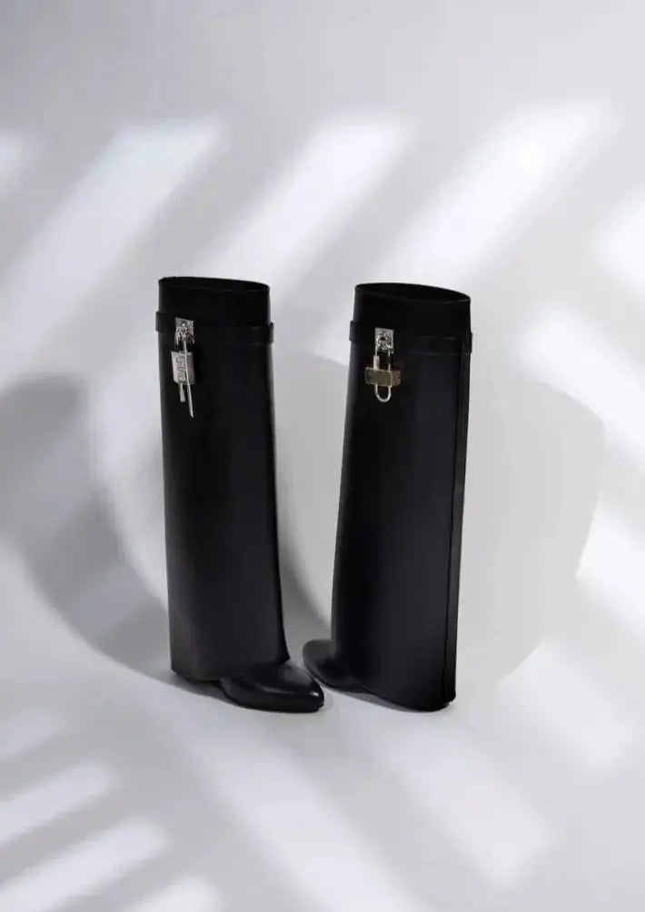 Diana | Classic Boots with Refined Detail