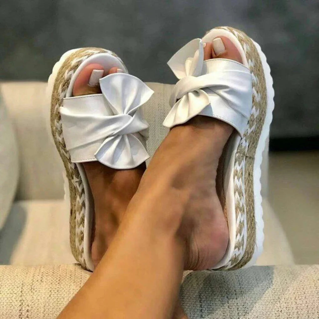 Honor | Classic Sandals with Refined Detail