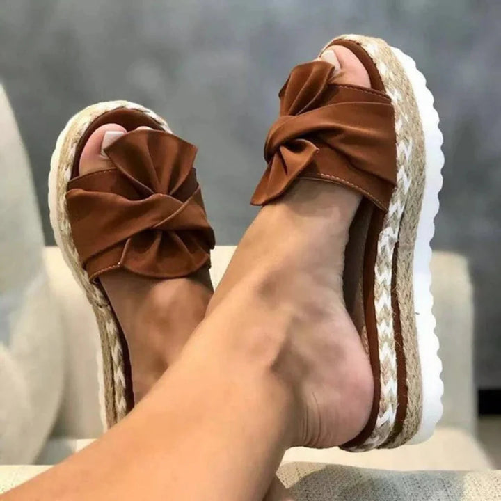 Honor | Classic Sandals with Refined Detail