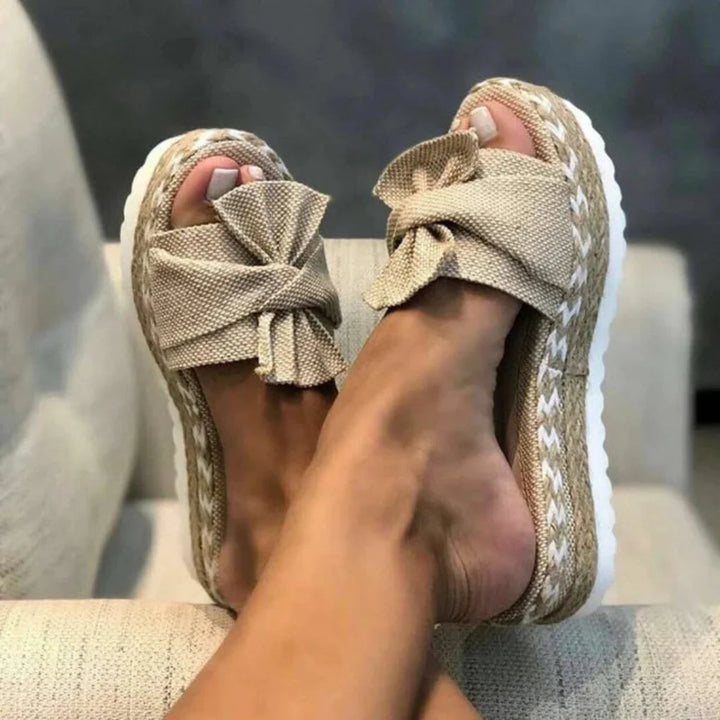 Honor | Classic Sandals with Refined Detail