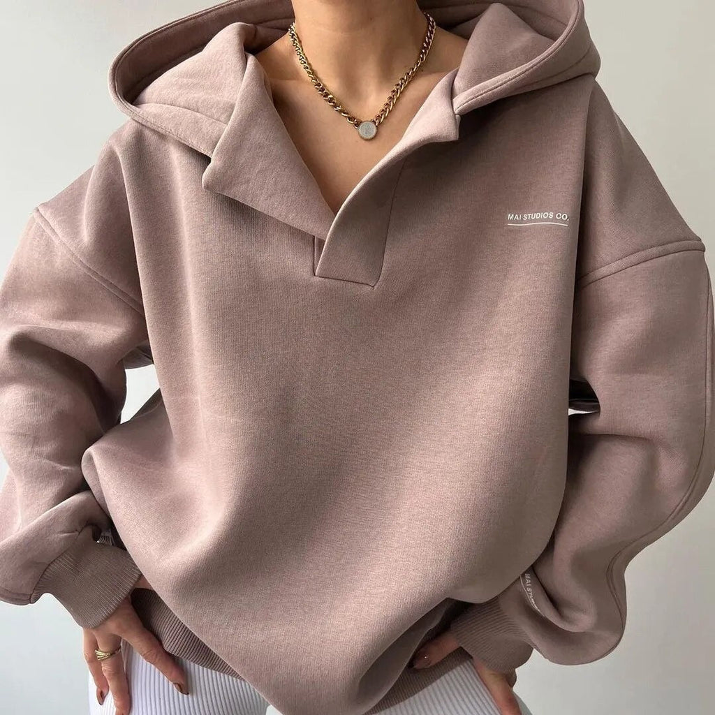 Women's oversized hooded sweatshirt with long sleeves