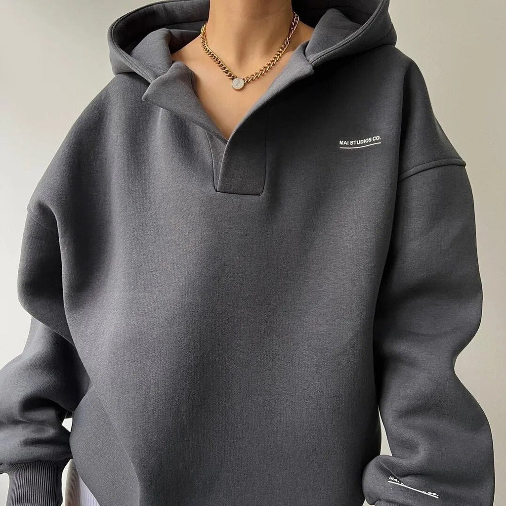 Women's oversized hooded sweatshirt with long sleeves