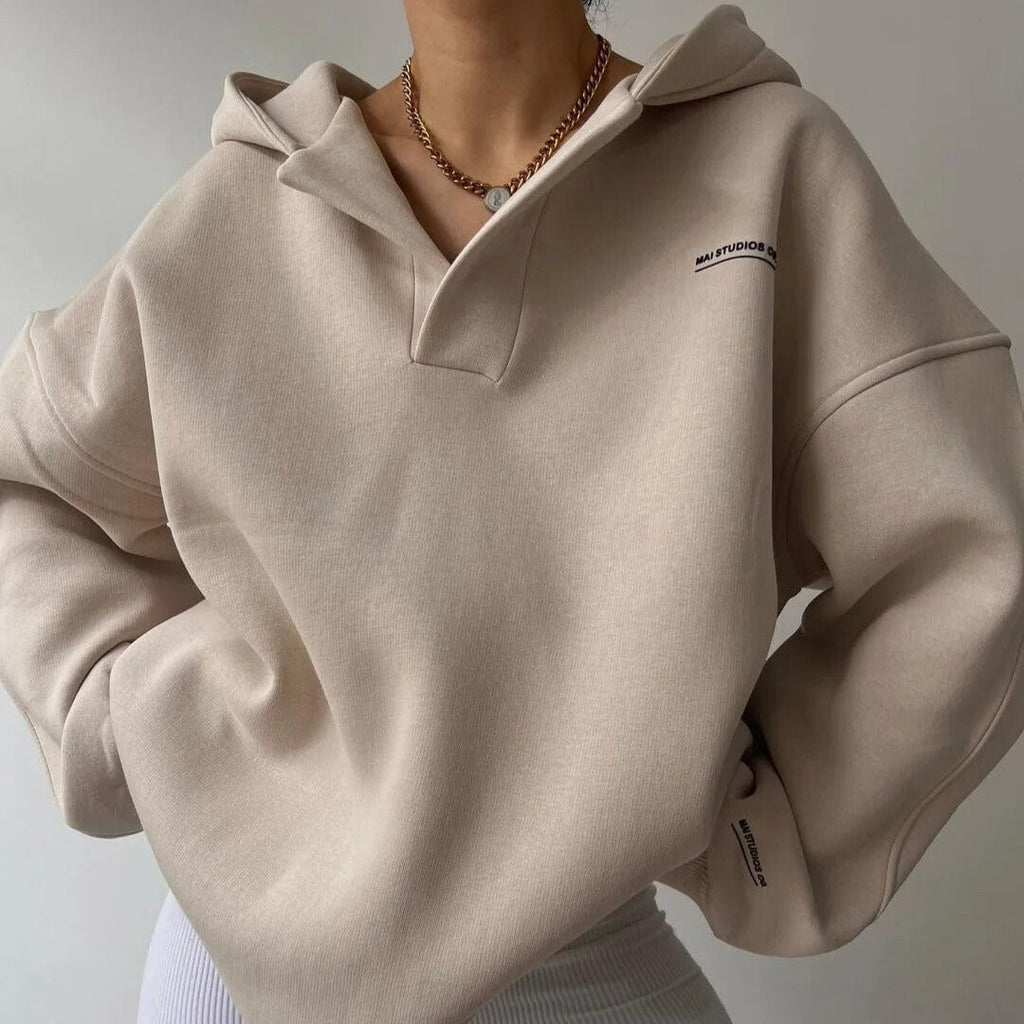 Women's oversized hooded sweatshirt with long sleeves
