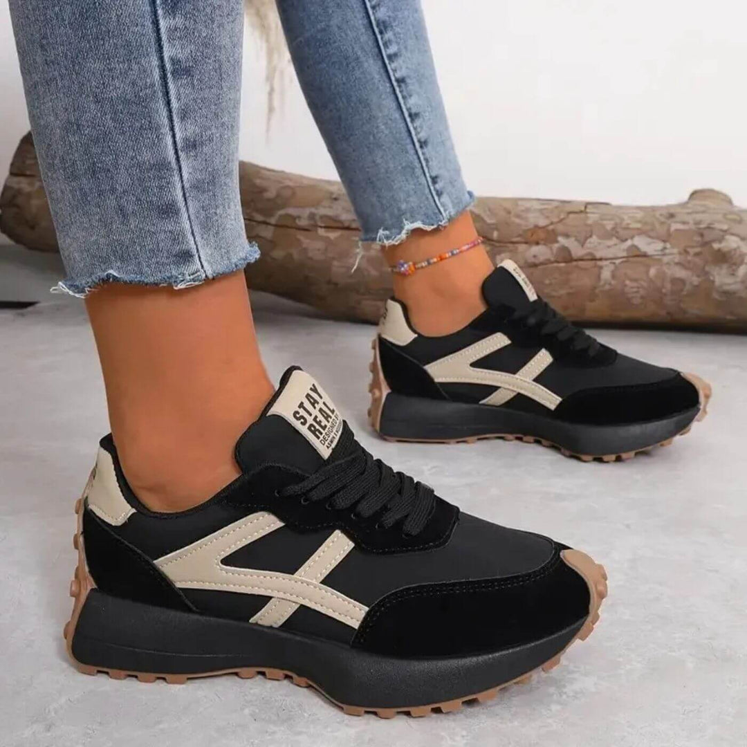 Women's panelled lace-up sneakers with textured sole