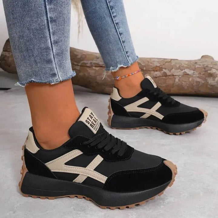 Women's panelled lace-up sneakers with textured sole