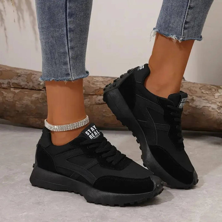 Women's panelled lace-up sneakers with textured sole