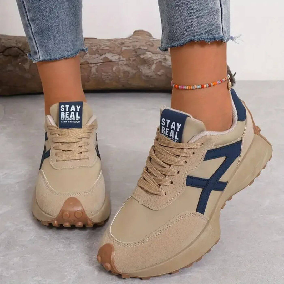 Women's panelled lace-up sneakers with textured sole