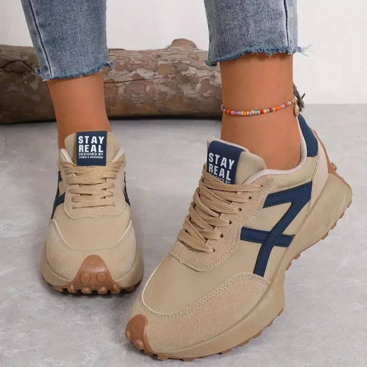 Women's panelled lace-up sneakers with textured sole