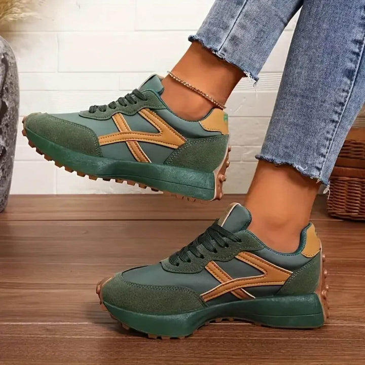 Women's panelled lace-up sneakers with textured sole
