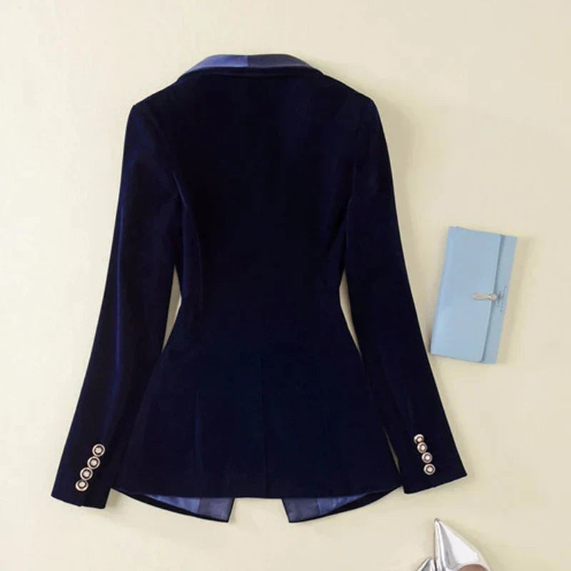 Women's velvet blazer with shawl collar, buttons and flap pockets
