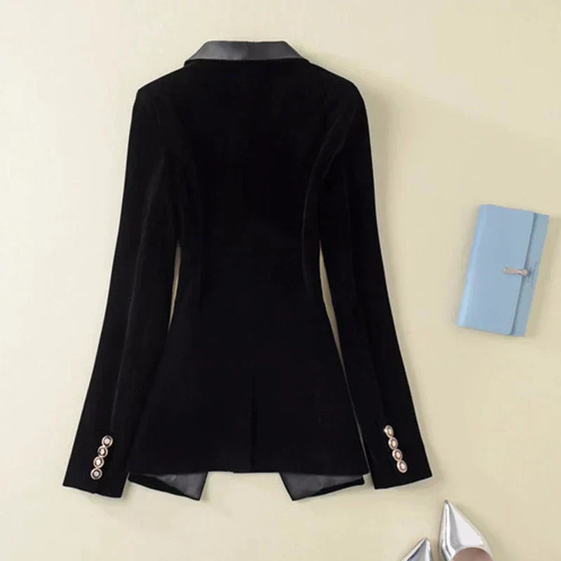 Women's velvet blazer with shawl collar, buttons and flap pockets