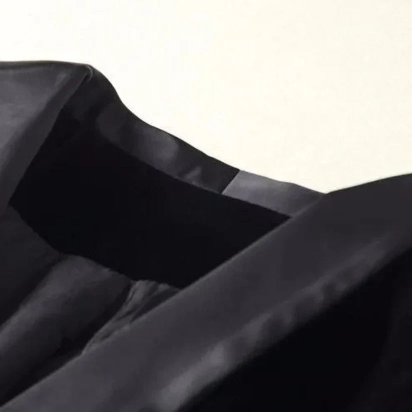 Women's velvet blazer with shawl collar, buttons and flap pockets