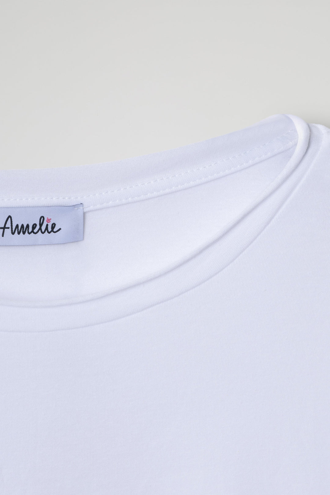 Women's crew neck t-shirt with short sleeves in white and navy, relaxed fit