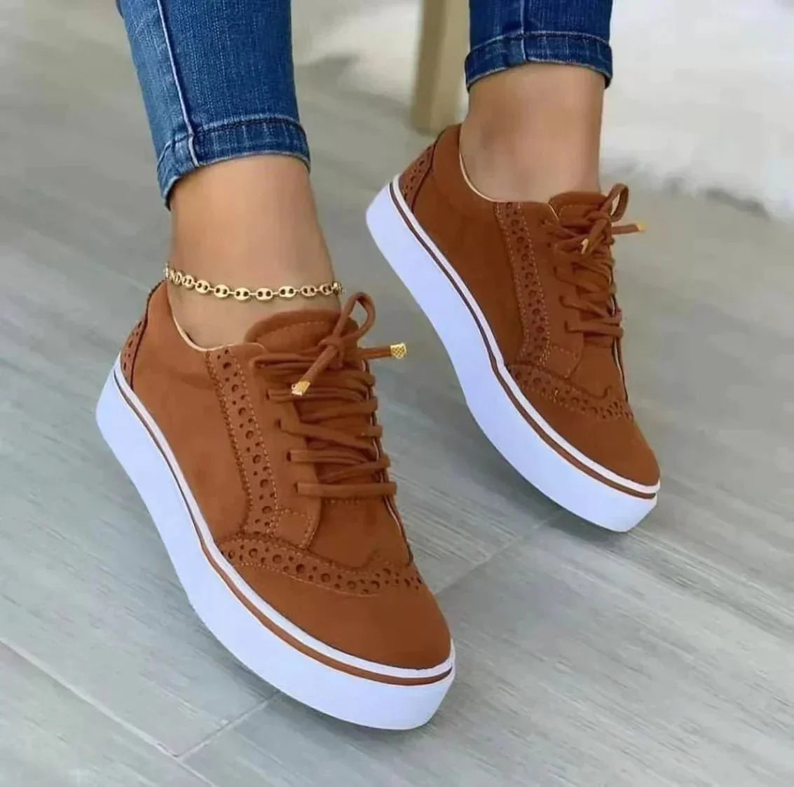 Women's lace-up sneakers with perforated brogue-style detailing